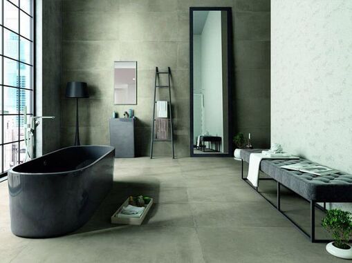 Badezimmer dunkle Fliesen